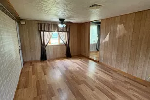 836 E Locust St, Watseka, IL 60970 - Photo 6