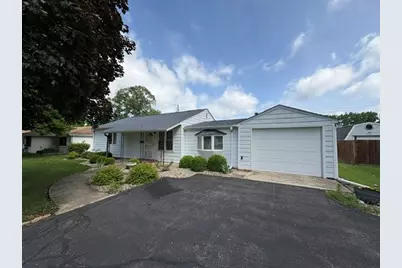 836 E Locust Street, Watseka, IL 60970 - Photo 1