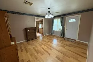 836 E Locust St, Watseka, IL 60970 - Photo 8