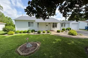 836 E Locust St, Watseka, IL 60970 - Photo 2