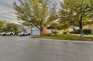 112 Pembroke Cir, Lake Bluff, IL 60044 - Photo 48