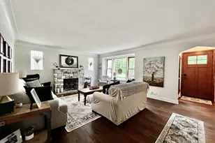 3218 W 97th St, Evergreen Park, IL 60805 - Photo 4