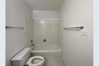 703 W Central Road #A2, Mount Prospect, IL 60056 - Photo 18