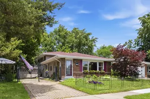 2176 N Westmoreland Dr, Palatine, IL 60074 - Photo 1