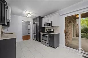 629 Dana Ct, Naperville, IL 60563 - Photo 6