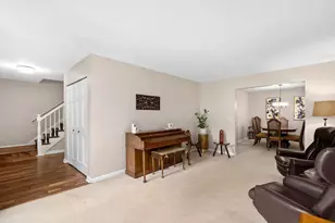 405 Blackhawk Dr, Batavia, IL 60510 - Photo 4
