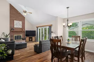 405 Blackhawk Dr, Batavia, IL 60510 - Photo 12