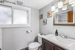 585 Killarney Pass Cir, Mundelein, IL 60060 - Photo 12