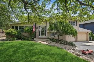 585 Killarney Pass Cir, Mundelein, IL 60060 - Photo 1