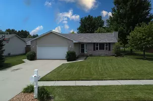 695 Cherokee Dr, Bourbonnais, IL 60914 - Photo 2