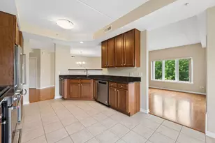 405 Village Green Ct, Lincolnshire, IL 60069 - Photo 4
