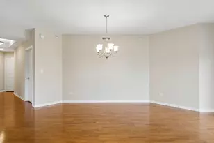 405 Village Green Ct, Lincolnshire, IL 60069 - Photo 12