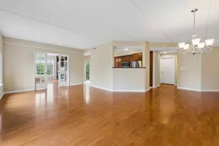 405 Village Green Ct, Lincolnshire, IL 60069 - Photo 2