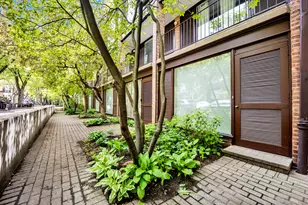 235 W Eugenie St, Chicago, IL 60614 - Photo 2