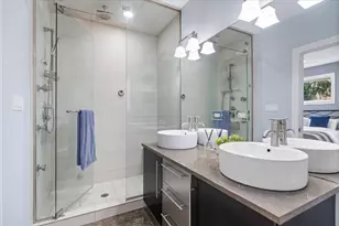 821 W Roscoe St, Chicago, IL 60657 - Photo 16