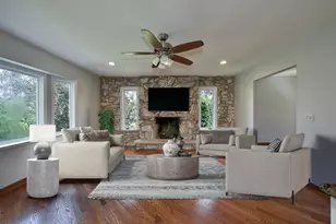 190 Betty Dr, Inverness, IL 60010 - Photo 2