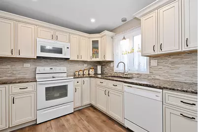 8604 W 95th Place #202, Hickory Hills, IL 60457 - Photo 4