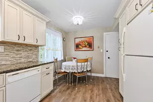 8604 W 95th Pl, Hickory Hills, IL 60457 - Photo 8