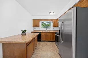 2284 Briarhill Dr, Naperville, IL 60565 - Photo 12