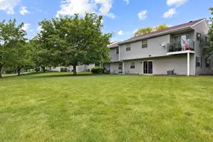 557 E Shag Bark Ln, Streamwood, IL 60107 - Photo 14