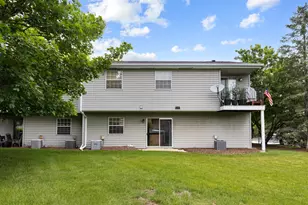 557 E Shag Bark Ln, Streamwood, IL 60107 - Photo 16