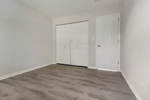 557 E Shag Bark Ln, Streamwood, IL 60107 - Photo 2