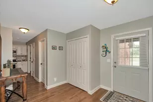 8233 Pecan Pl, Frankfort, IL 60423 - Photo 2