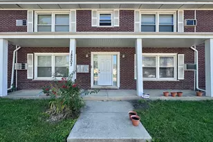 18207 Locust St, Lansing, IL 60438 - Photo 2
