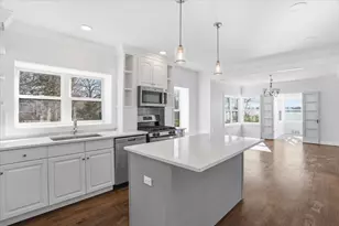 297 E Lakeview Ave, Round Lake Beach, IL 60073 - Photo 6