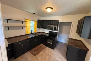 2226 Latham St, Rockford, IL 61103 - Photo 2