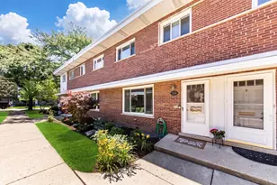 336 S Maple St, Mount Prospect, IL 60056 - Photo 1