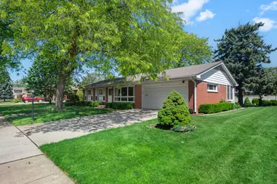 472 W Walnut Avenue, Des Plaines, IL 60016 - Photo 1