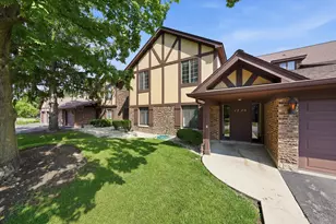 1720 Lakecliffe Dr, Wheaton, IL 60189 - Photo 1