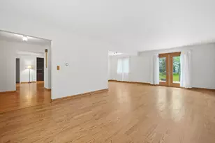 3321 Woodridge Dr, Woodridge, IL 60517 - Photo 4
