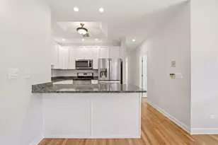 814 W Hubbard St, Chicago, IL 60642 - Photo 8