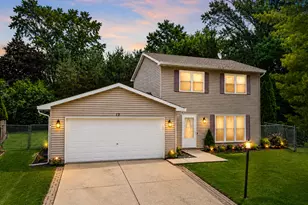 12 Wild Rose Ct, Streamwood, IL 60107 - Photo 1