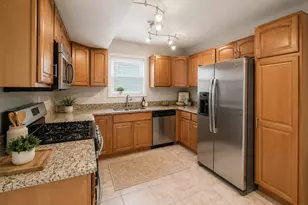 12 Wild Rose Ct, Streamwood, IL 60107 - Photo 6