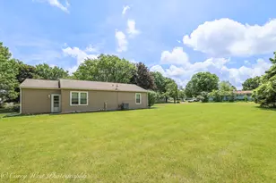 335 S Hadsall St, Genoa, IL 60135 - Photo 20