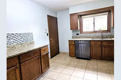 1907 W Golf Road #1B, Mount Prospect, IL 60056 - Photo 6