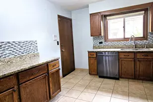 1907 W Golf Rd, Mount Prospect, IL 60056 - Photo 6