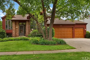 1219 Golf View Dr, Woodridge, IL 60517 - Photo 2