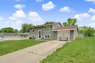 927 Timberline Dr, Danville, IL 61832 - Photo 2