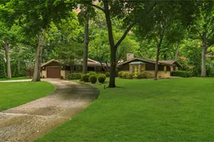 28 Lancaster Ln, Lincolnshire, IL 60069 - Photo 2