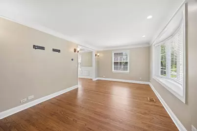 564 Selborne Road, Riverside, IL 60546 - Photo 8
