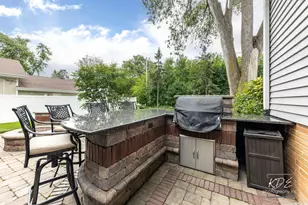 8 E Gartner Rd, Naperville, IL 60540 - Photo 32
