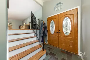 8 E Gartner Rd, Naperville, IL 60540 - Photo 2