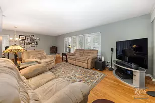8 E Gartner Rd, Naperville, IL 60540 - Photo 6
