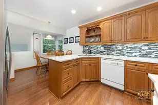 8 E Gartner Rd, Naperville, IL 60540 - Photo 12
