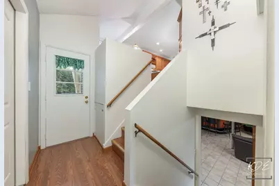 8 E Gartner Road, Naperville, IL 60540 - Photo 4