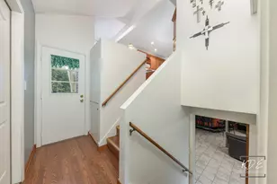 8 E Gartner Rd, Naperville, IL 60540 - Photo 4